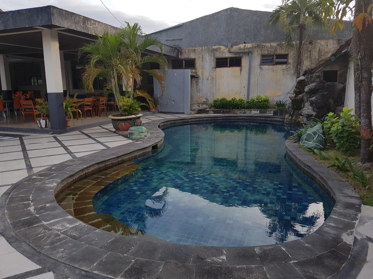 Trophy Hotel Sumbawa Besar Exterior foto